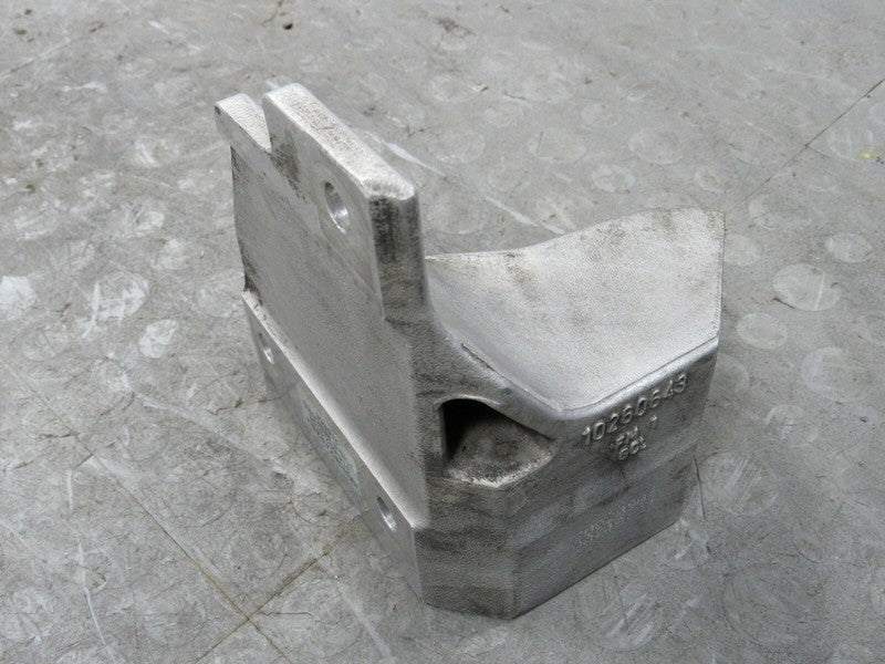 97-04 Chevrolet Corvette 5.7L Right RH Engine Motor Mount Bracket 1026