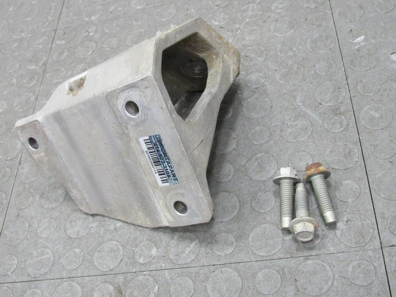 97-04 Chevrolet Corvette 5.7L Right RH Engine Motor Mount Bracket 1026