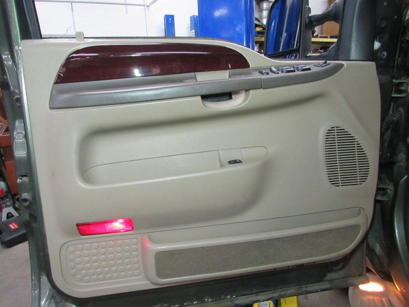 03 Excursion Left LH Driver Side Front Door Trim Panel W/O Switch Eddi