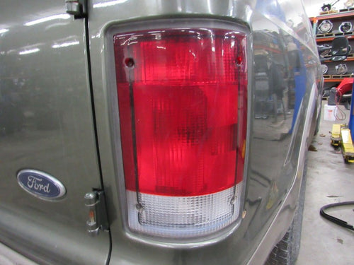 00-05 Ford Excursion Right RH Passenger Side Taillight Tail Light Lamp