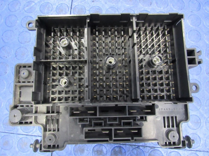 03-07 Hummer H2 Silverado Sierra Tahoe Engine Fuse Panel Relay Box 152