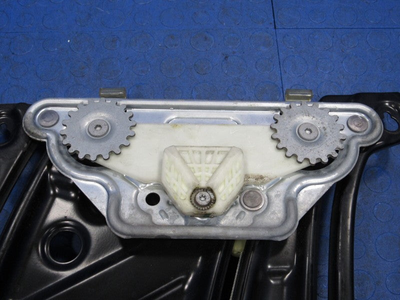 08-13 BMW E88 1 Series Convertible Right RH Rear Window Regulator Moto