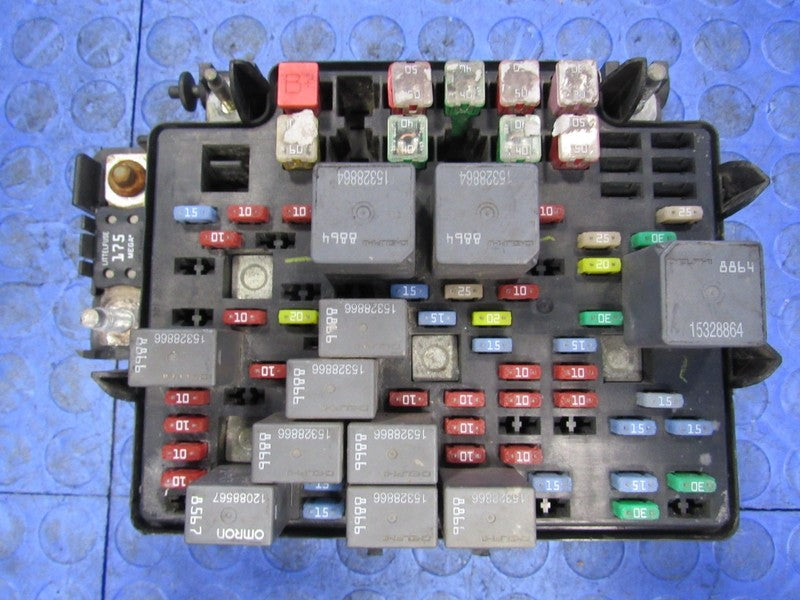 03-05 Silverado Sierra Duramax Engine Fuse Panel Relay Box Block 15115