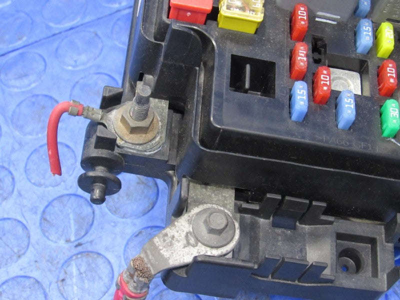 03-07 Hummer H2 Silverado Sierra Tahoe Engine Fuse Panel Relay Box 152