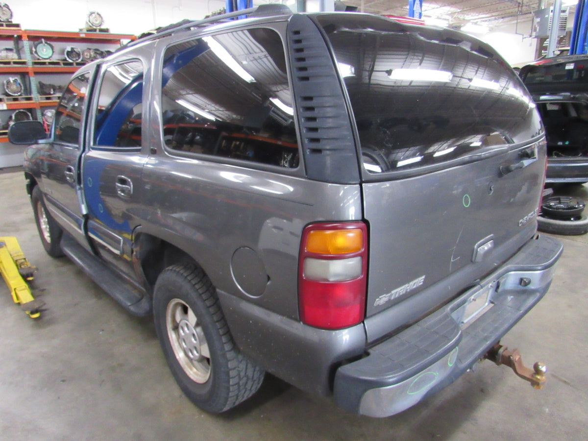2002 Chevrolet Tahoe - PART OUT — photo 3