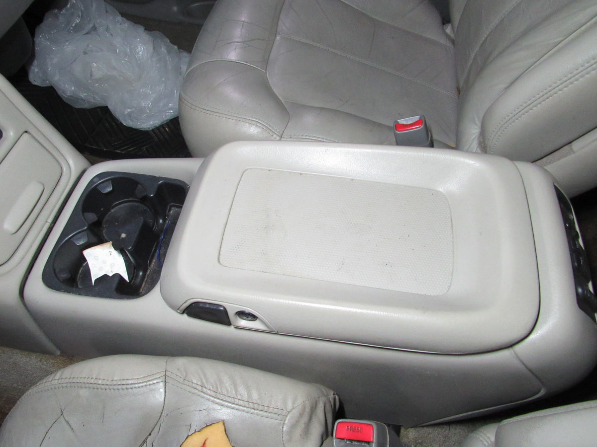 2002 Chevrolet Tahoe - PART OUT — photo 7