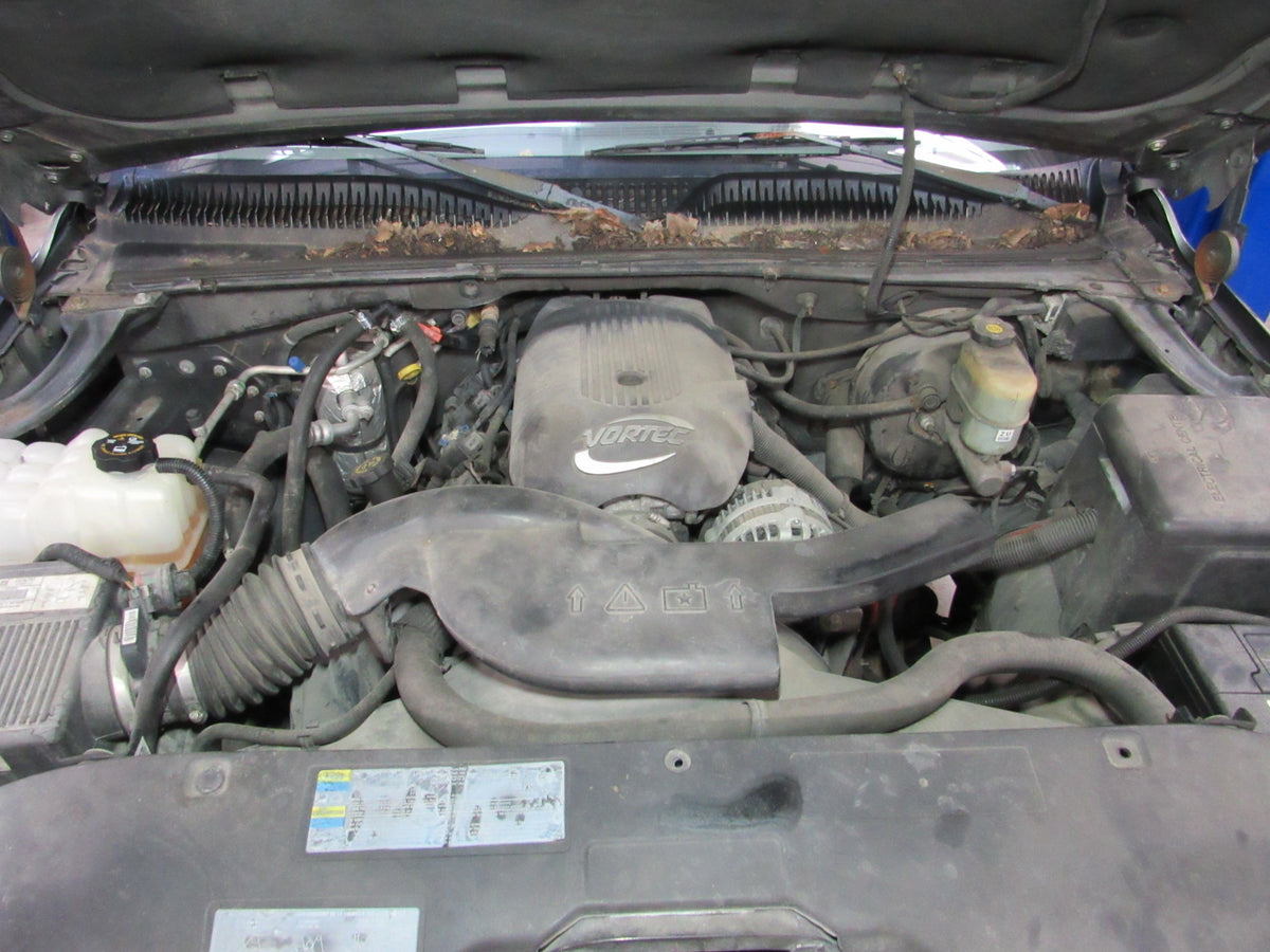 2002 Chevrolet Tahoe - PART OUT — photo 6
