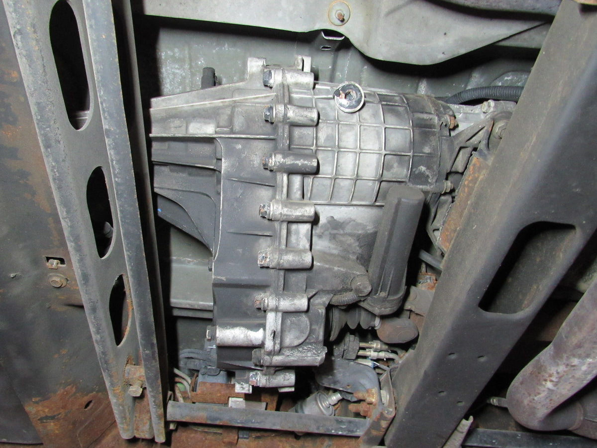 2002 Chevrolet Tahoe - PART OUT — photo 4