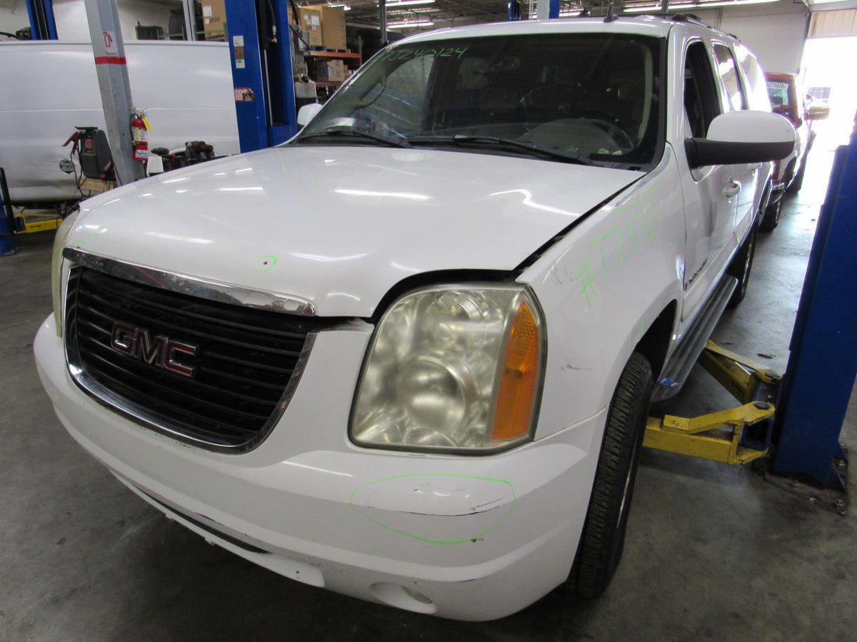 2007 GMC Yukon XL 1500 - PART OUT — photo 1