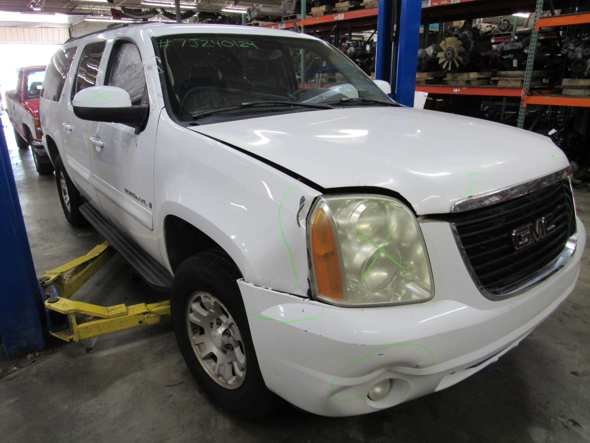 2007 GMC Yukon XL 1500 - PART OUT — photo 2