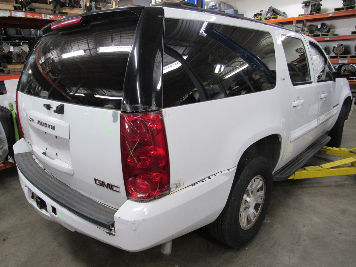 2007 GMC Yukon XL 1500 - PART OUT — photo 3