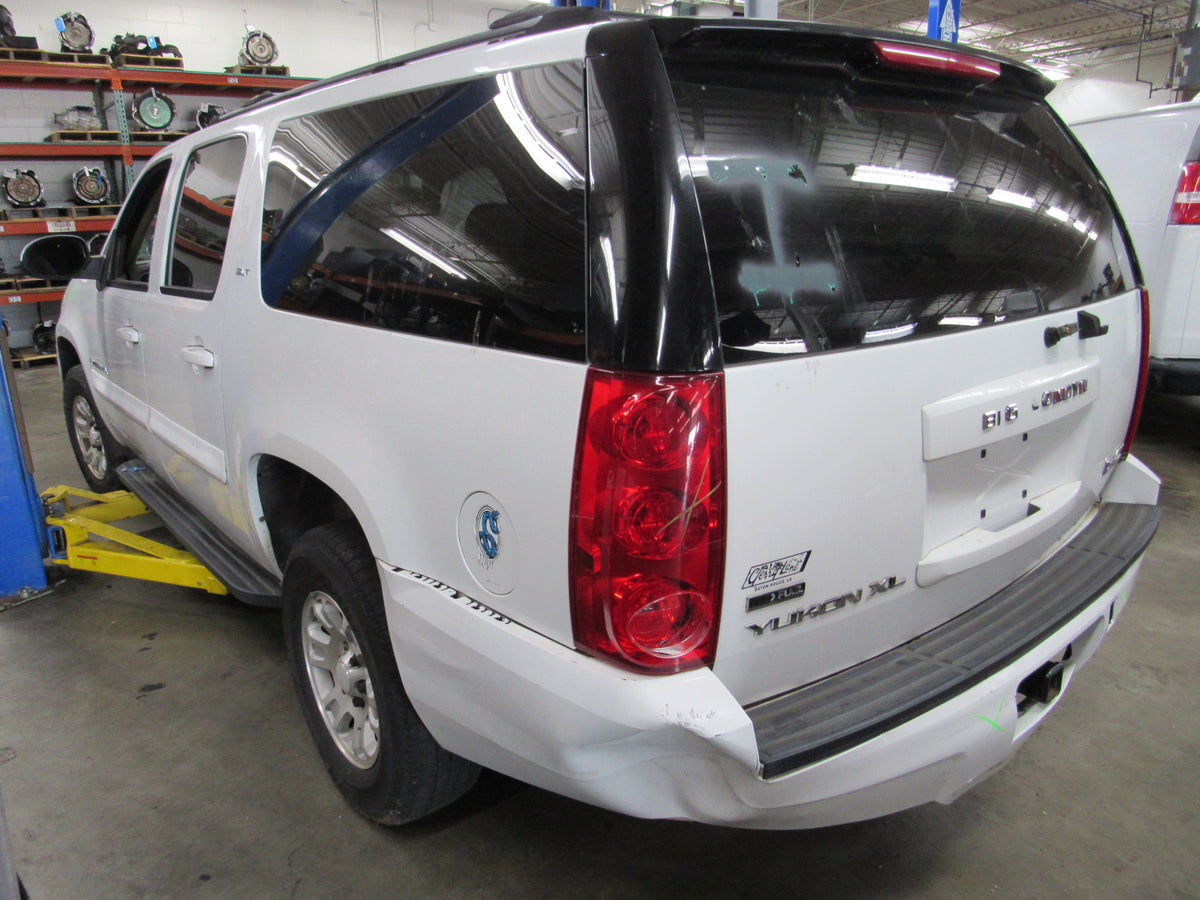 2007 GMC Yukon XL 1500 - PART OUT — photo 4