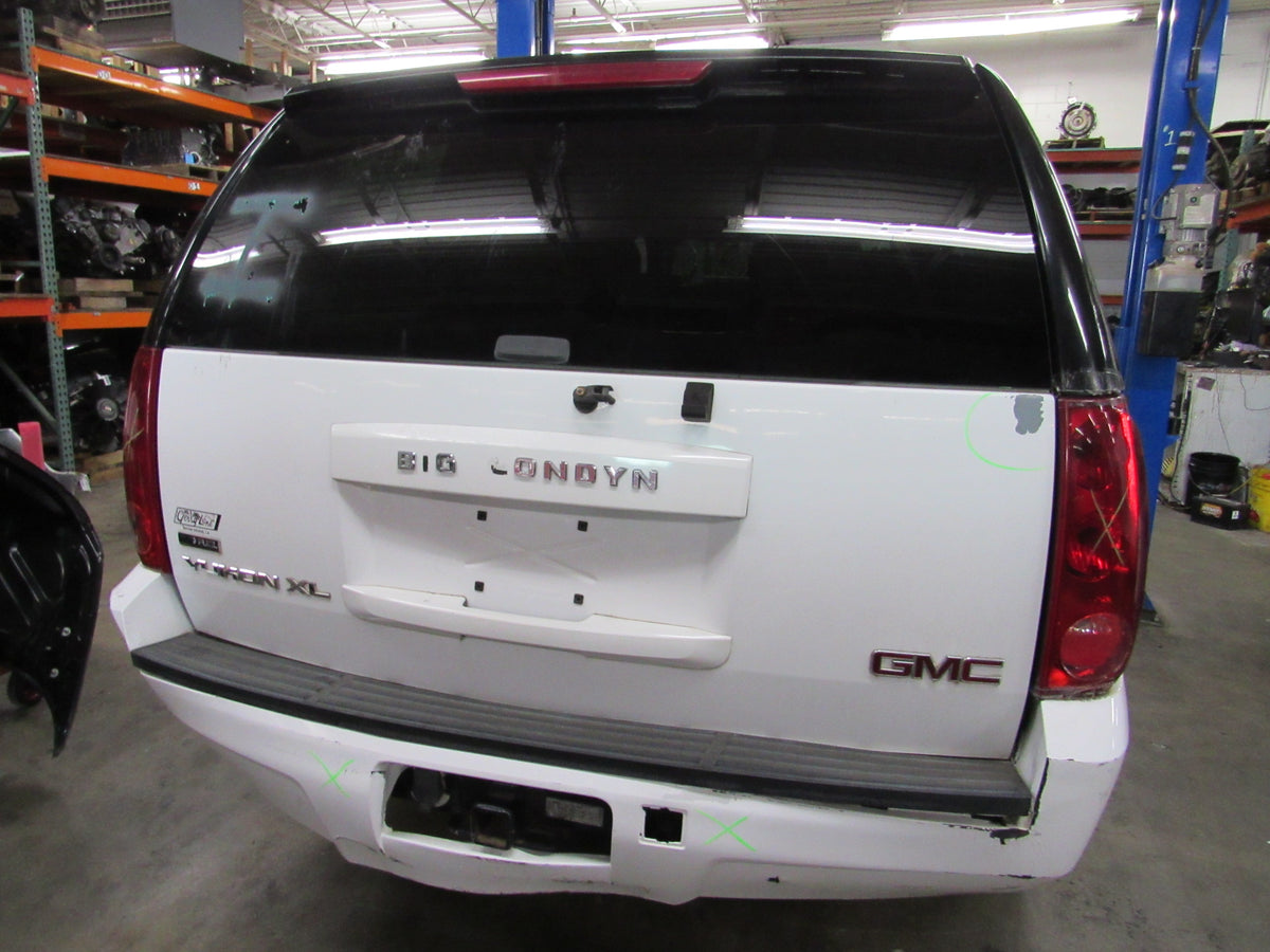 2007 GMC Yukon XL 1500 - PART OUT — photo 6