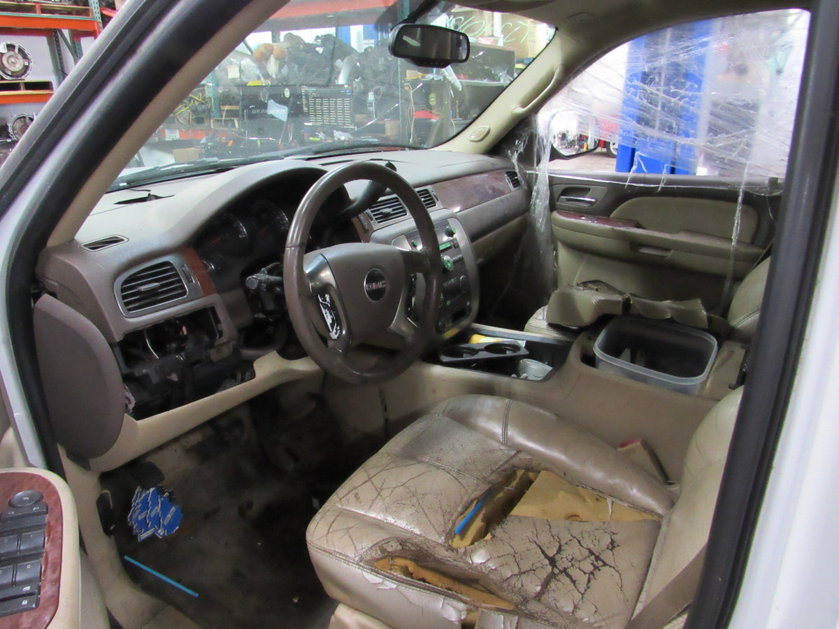 2007 GMC Yukon XL 1500 - PART OUT — photo 8
