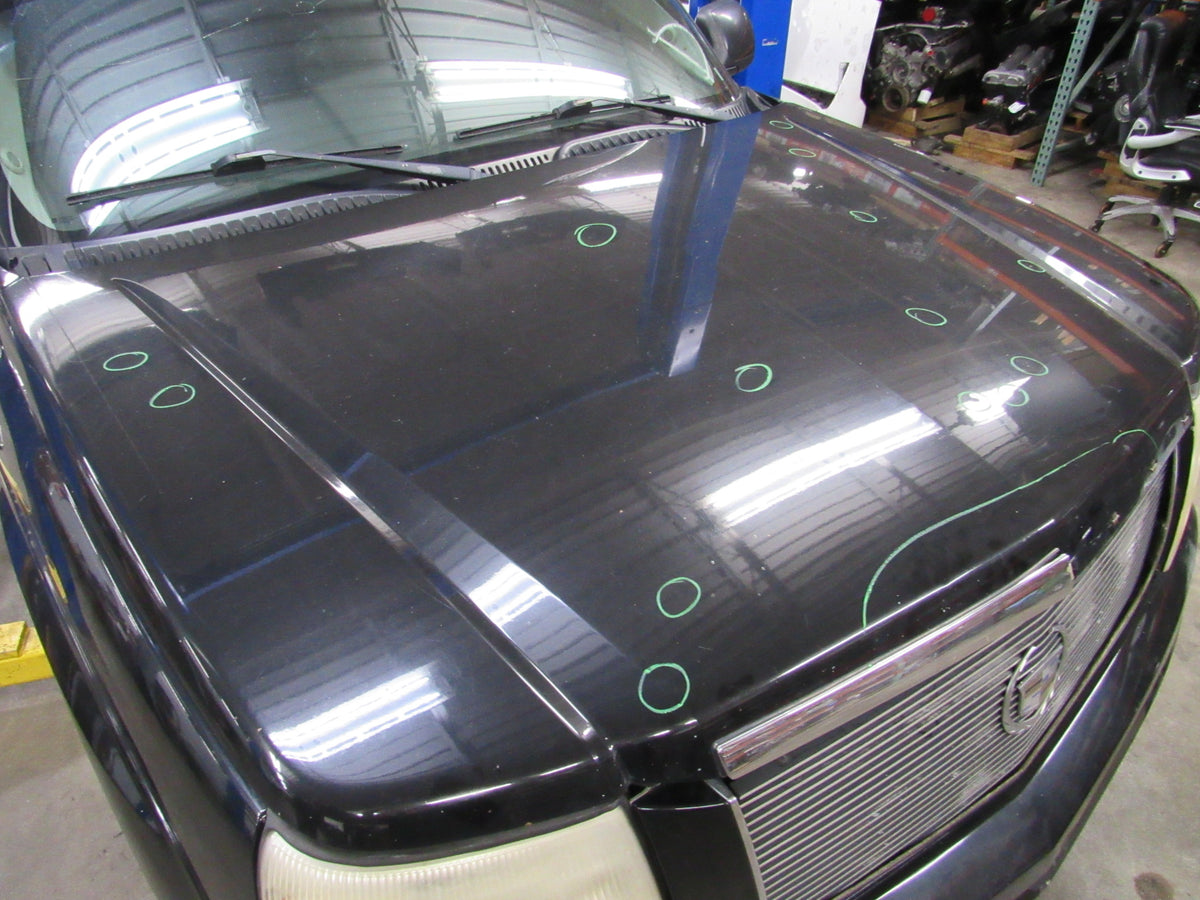 02-06 Cadillac Escalade EXT - PART OUT — photo 1