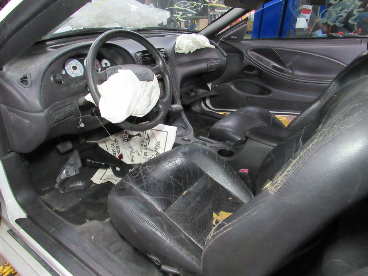 2001 Ford Mustang Convertible - PART OUT — photo 6