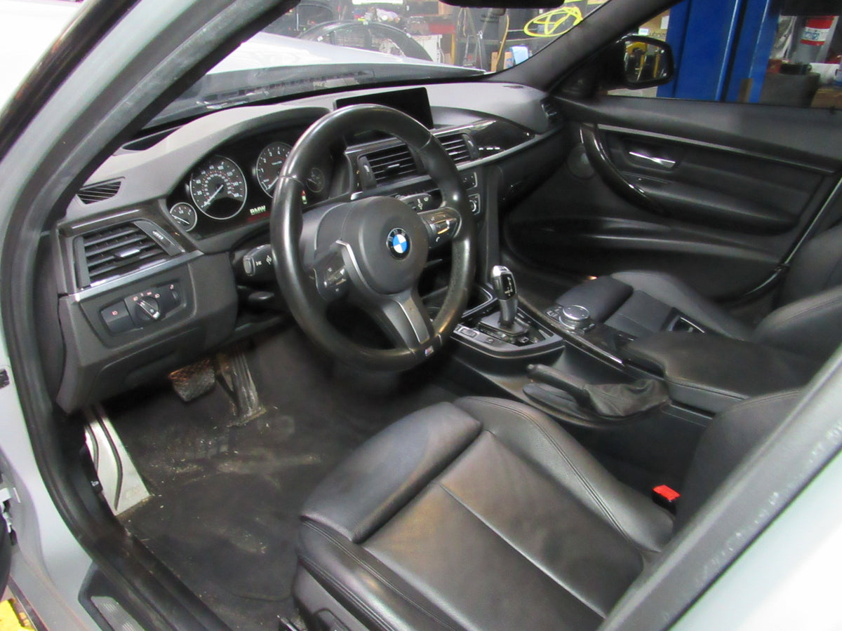 2015 BMW F30 335i xDrive - PART OUT — photo 3
