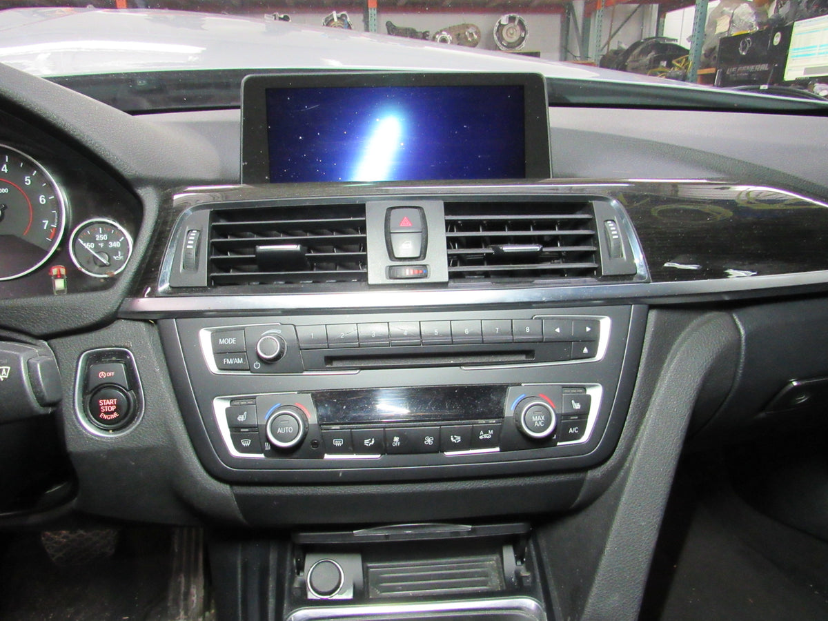 2015 BMW F30 335i xDrive - PART OUT — photo 2
