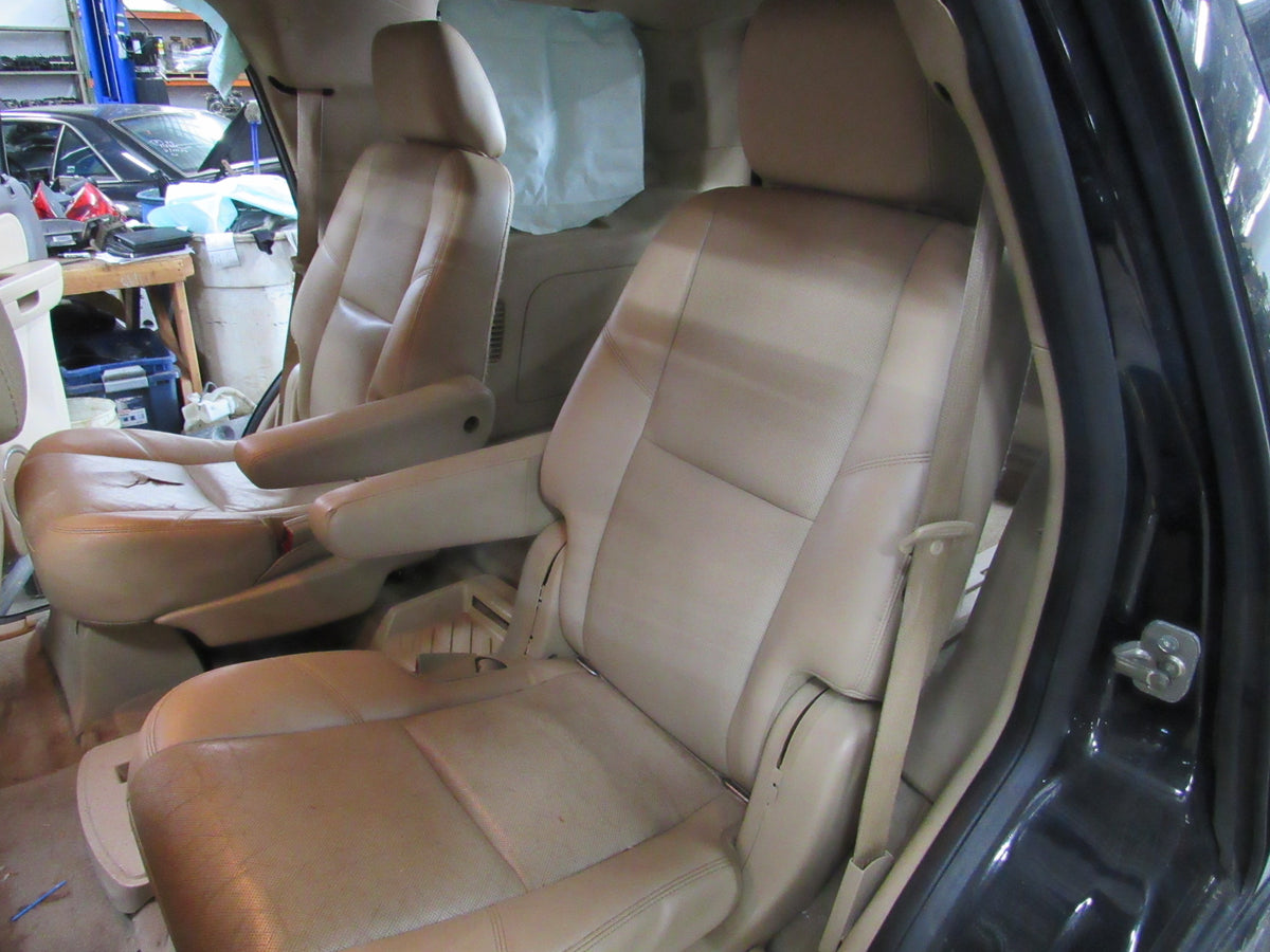 2014 GMC Yukon Denali - PART OUT — photo 8