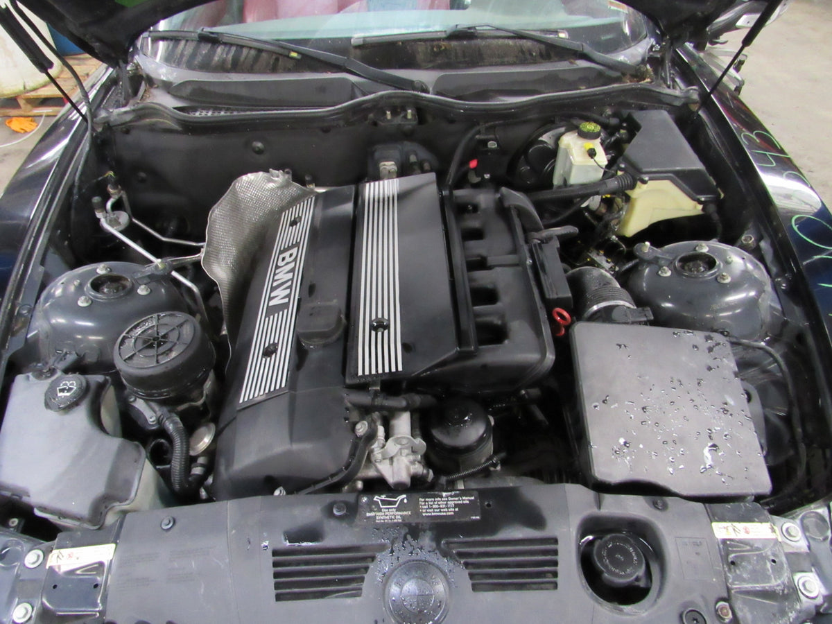 2004 BMW Z4 E85 - Part Out — photo 7