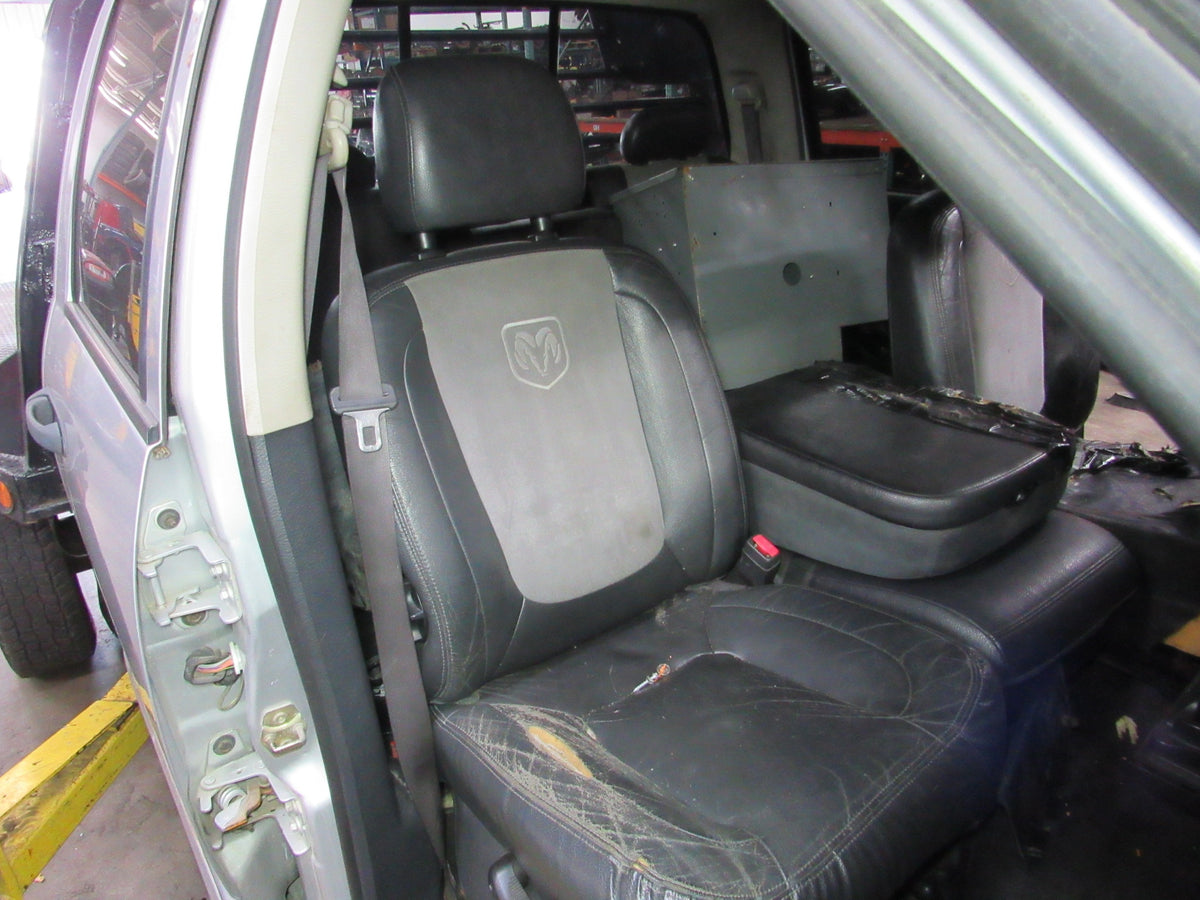2004 Dodge Ram 3500 - PART OUT — photo 1