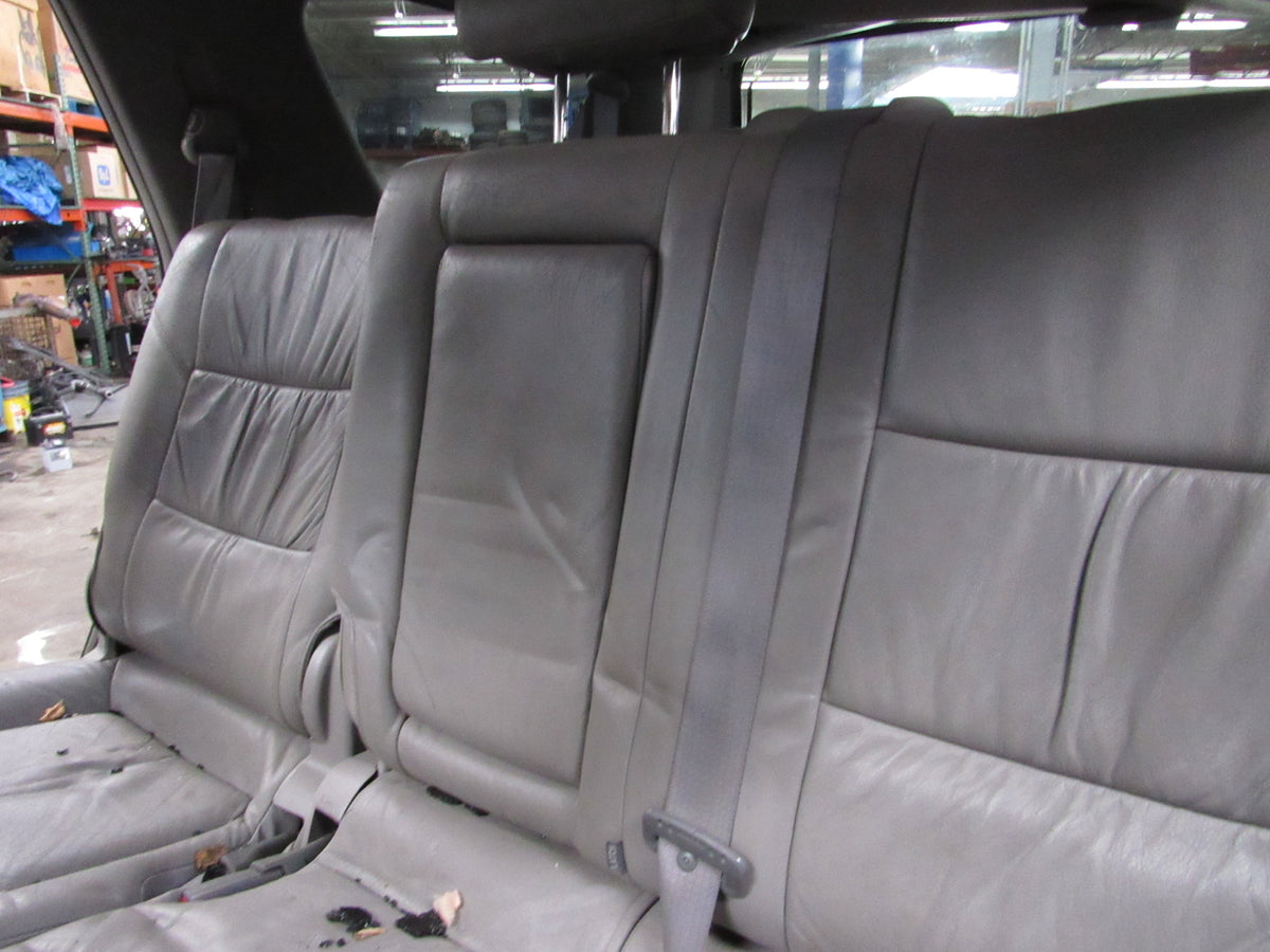 2004 Toyota Sequoia - PART OUT — photo 7