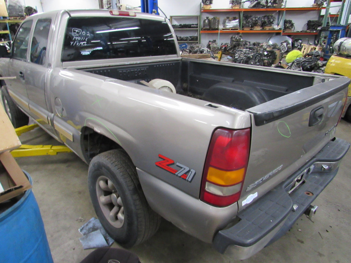 2002 Chevrolet Silverado 1500 GMT800 4X4 - PART OUT — photo 4
