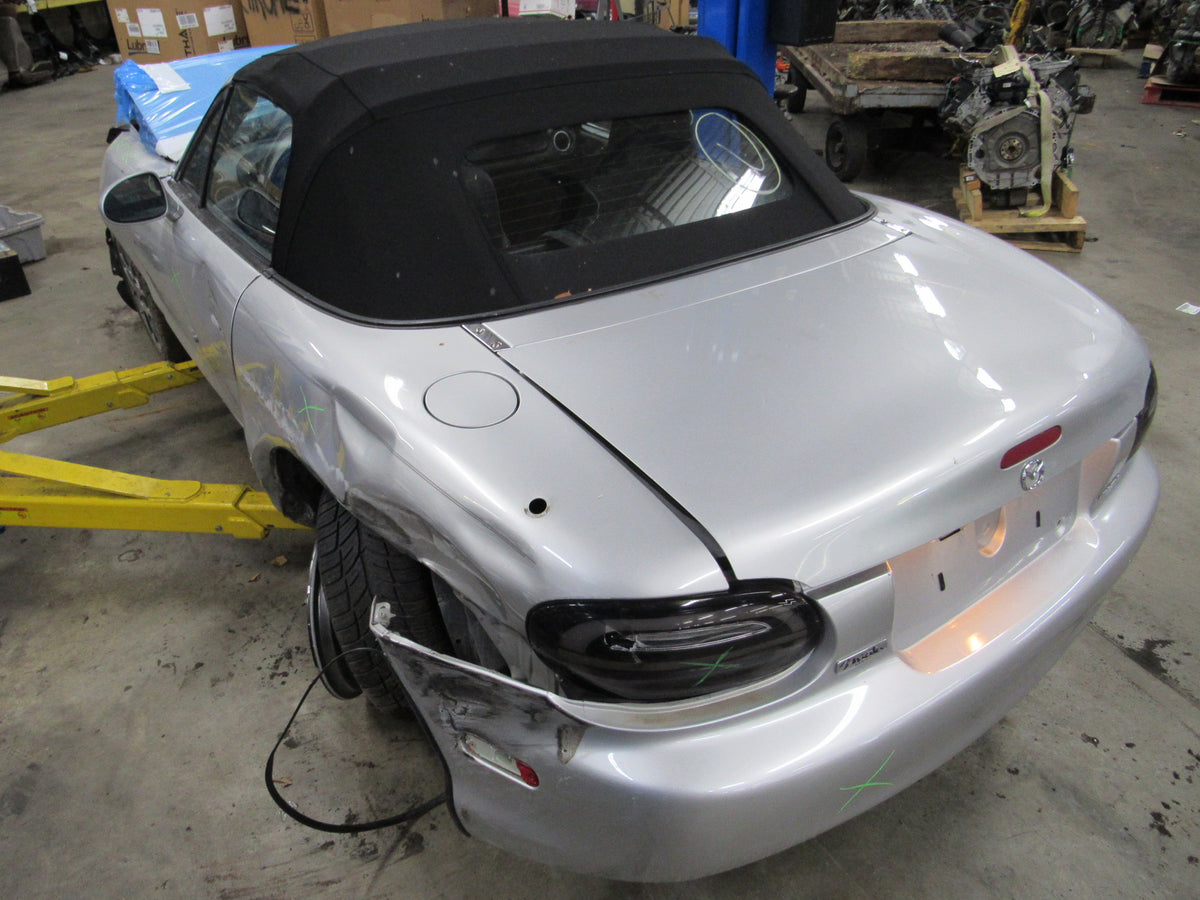 2004 Mazda Miata MX-5 - PART OUT — photo 4