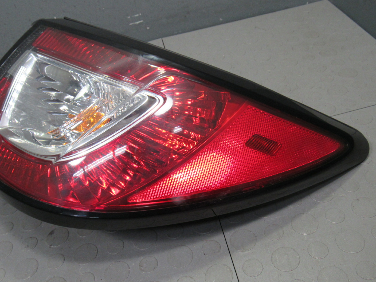 13-17 Chevrolet Traverse Outer Right Passenger RH Taillight Tail Light Lamp  1700